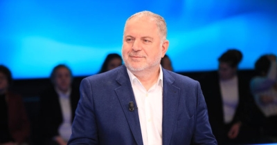 Portali i Baton Haxhiut shpërndan 'dezinformime ruse'/ 'Shuplaka' nga ambasada e SHBA