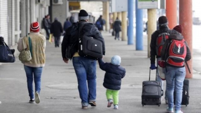 Shqiptarët, me nivelin më të lartë të dëshirës për emigrim më 2021, gati gjysma kërkojnë të largohen
