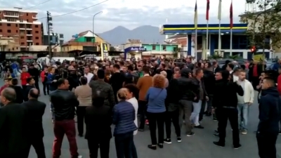 Arrestimi i protestuesve, banorët: Do ketë përleshje fizike, nuk tërhiqemi