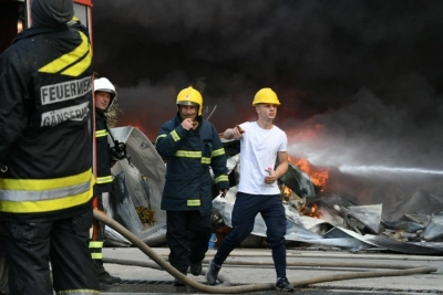 Zjarri masiv në fabrikën e riciklimit, OSHEE jep lajmin e rëndësishëm për banorët e Kasharit