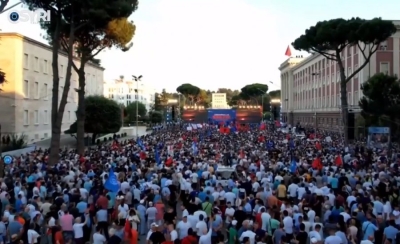 Protesta e opozitës, me dhjetra demokratë beratas janë nisur mbrëmjen e djeshme drejt Tiranës