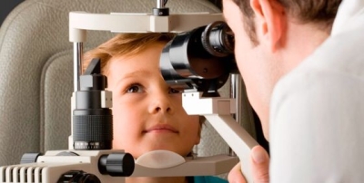 Një në tre fëmijë në Shqipëri probleme me shikimin/ “TeleShëndet” ju mundëson vizita falas dhe zbritje për syzet optike