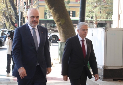 Kush e ka karantinuar (ish) Ministrin e Brendshëm Sandër Lleshaj?