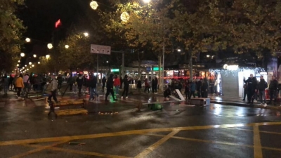 Protestuesit ngrenë barrikadë te Rruga e Barrikadave