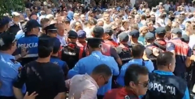 Sërish protestë në Shkodër, qytetarët mblidhen para komisariatit