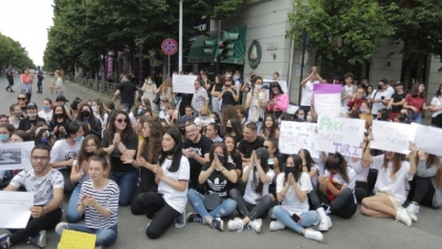 Maturantët protestojnë edhe në Durrës/Pedagogia:Testi ishte i pasaktë.