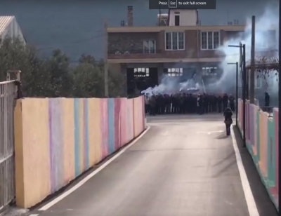 Video/Kryeministri dhe ministrat priten me protesta në Elbasan-  &quot;Qeveri e krimit&quot;, &quot;Rama ik&quot;! -