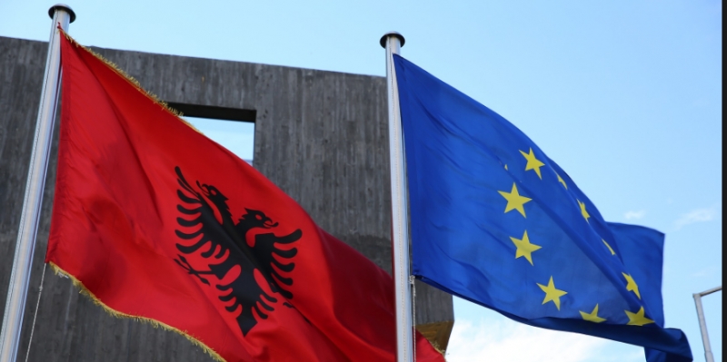 Draft raporti i KE-së, EUObserver: Serbia dhe Mali i Zi para gjithë rajonit, ende jo e sigurt hapja e negociatave për Shqipërinë