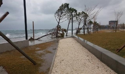  Erërat e forta përfshijnë bregdetin – Drejtoria Detare: Merrni masat e nevojshme për sigurimin e mjeteve në porte