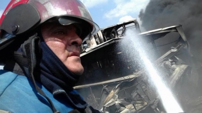 Video-Foto/ Këta janë heronjtë e luftës me zjarrin dhe tymin toksik dje në Kashar