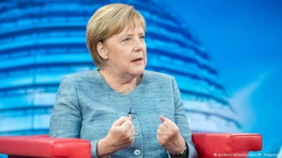 Koment: E pazakonshme - Merkeli flet hapur!