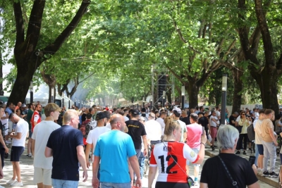 Tifozët e Romës dhe Feyenoord ‘pushtojnë’ Tiranën