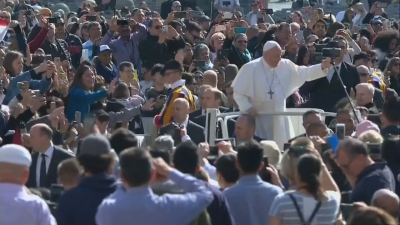 Papa Françesku, ligj kundër abuzimeve seksuale