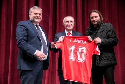 Presidenti i Republikës çmon sportistë të shquar korçarë të klubit “Skënderbeu”