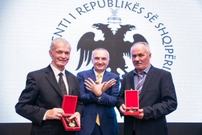 Meta i jep titullin &#039;Mjeshtër i Madh&#039;, Ferid Rragamit dhe Vildan Tufit