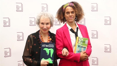 Çmimi “booker prize” ndahet mes dy shkrimtareve Atwood dhe Evaristo