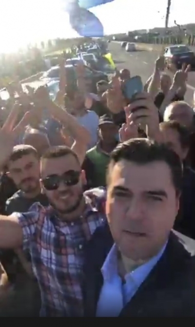 VIDEO/ Pritje e jashtëzakonshme për Bashën në hyrje të Durrësit: Uragani i shpresës po rritet nga ora në orë