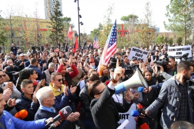 VIDEO/ Berisha në krahë të banorëve të &quot;Astirit&quot;