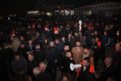 “Do të tërheqim zvarrë se e ke mbushur kupën”, protestuesit paralajmërojnë Ramën (VIDEO)