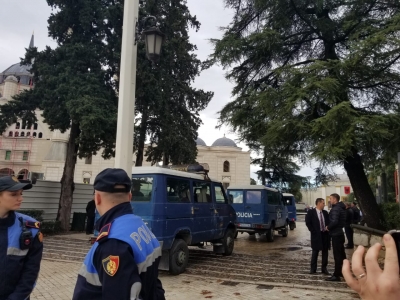 LIVE/ Protesta e banorëve të Astirit, blindohet Parlamenti