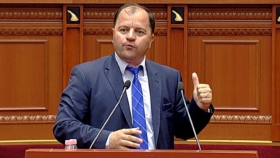 Maliqi, ministres së Drejtësisë: Ose jep dorëheqjen ose rri vetëm zëdhënëse e qeverisë